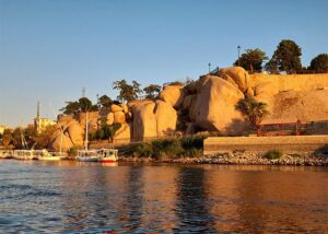 تجربة الإقامة الطويلة في أسوان: متى ولماذا؟