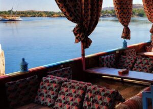 لماذا ينجذب السياح العرب إلى مطاعم مطلة على النيل في أسوان؟