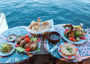 المطبخ النوبي: نكهات أصيلة على ضفاف النيل